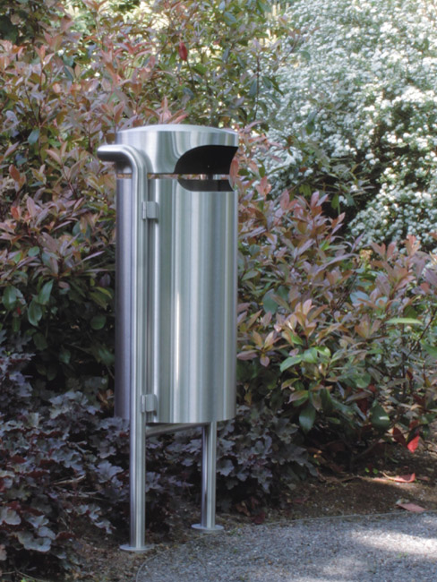 Edelstahl-Abfallbehälter ohne Ascher im Park